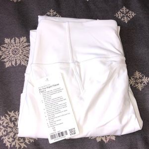 NWT Lululemon All The Right Places 28”WHITE